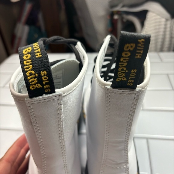 Dr/Doc Martens 1460 SMOOTH LEATHER LACE UP BOOTS US 7 White - Picture 14 of 14